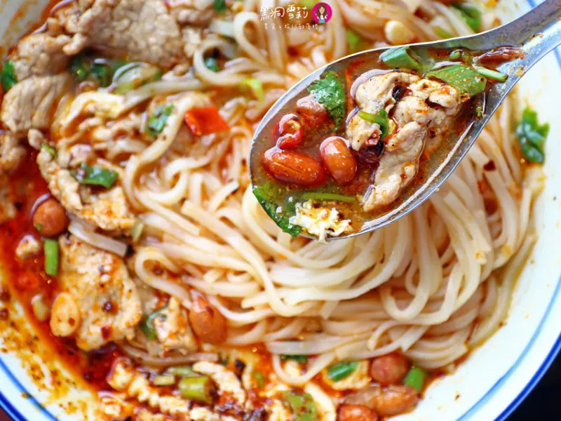 【食記】桃園／中壢「雙十米干」．景觀座位〃龍岡忠貞市場