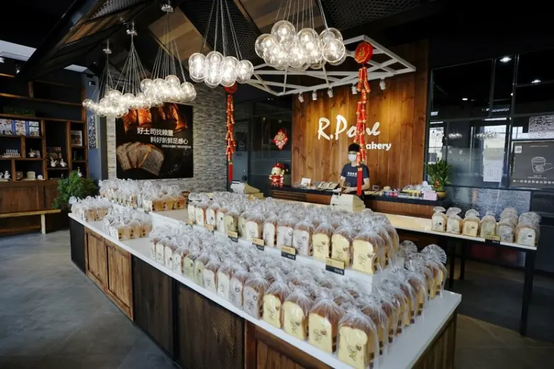 食記｜新北三重 賴董土司-吐司專賣店 吐司控天堂 超美味手撕吐司、厚片吐司推薦！ - 奇奇一起玩樂趣