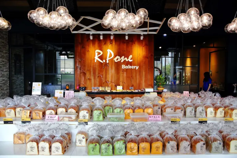 【食。三重】賴董土司〜三重好吃土司推薦！多種獨家口味特色吐司，多達13種吐司任你挑，無添加、鬆軟好吃