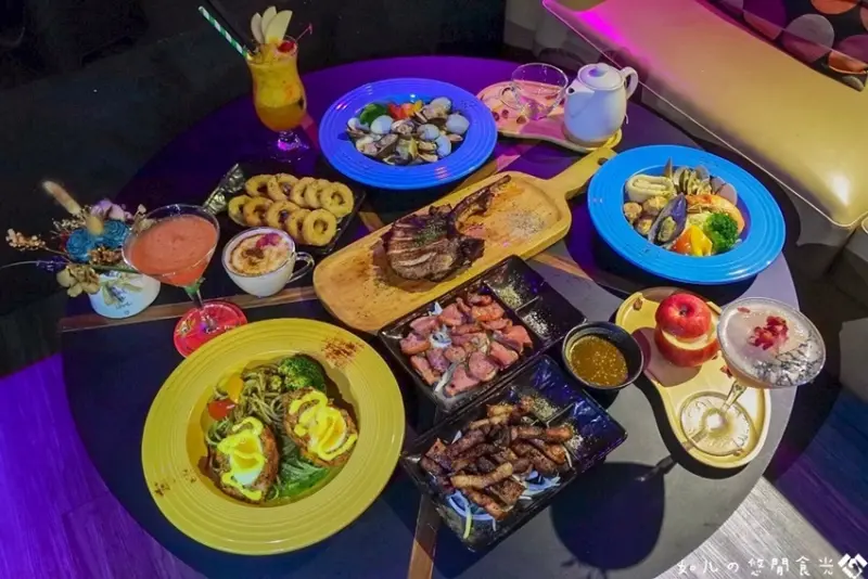 【台中北區】關於各式各樣擺渡人的酸甜苦辣，來小酌嚐美食還能聽故事『鐵木餐酒館』