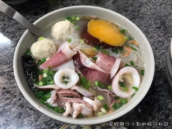 【花蓮美食】單一純賣雞湯小卷米粉  一尾新鮮小卷豐富你的味蕾和視覺