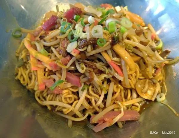 (台北捷運板南線市政府站周邊美食)「吃好啲香港茶餐廳」--- 多款道地香港小吃湯麵，隱身巷內鬧中取靜用餐空間舒適! 