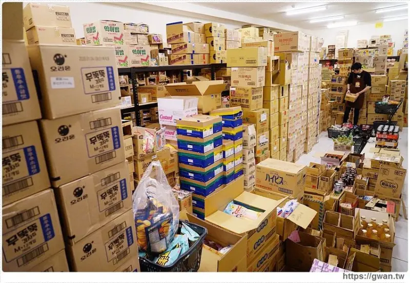 台中進口零食批發倉庫出清！聖誕出清只有兩週，超佛心價格還能免費換冰淇淋～