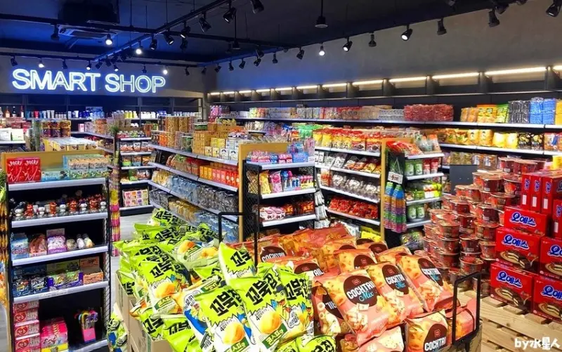 不用出國扛零食啦！日韓進口食品outlet新開幕，團購美食網紅商品通通有，價格便宜到驚人