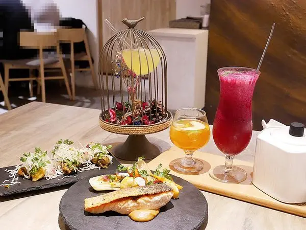 Maison家 -台北東區餐酒館，店內多道堪稱藝術品的調酒和餐點，眼睛閉著選也不踩雷，多功能空間使用，超適合揪朋友來開趴