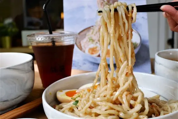 板橋麵食推薦-錵饌 真·麵舖.手工乾拌麵.紅燒、清燉任你選.聖凱師乾拌麵實體店鋪.近江子翠捷運站