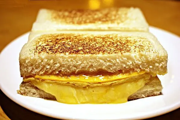 【真芳 ZHEN FANG】碳烤吐司。粉漿蛋餅