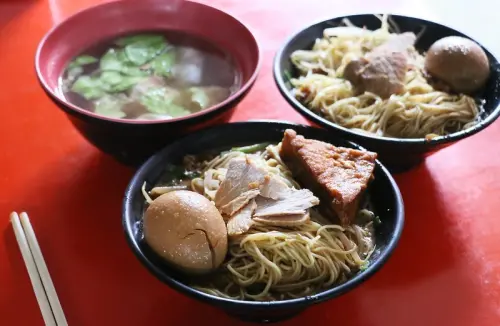 小琉球美食/早午餐『社區麵店』除了相思麵，在地人更推薦社區麵店！菜單價位，小琉球兩天一夜旅遊