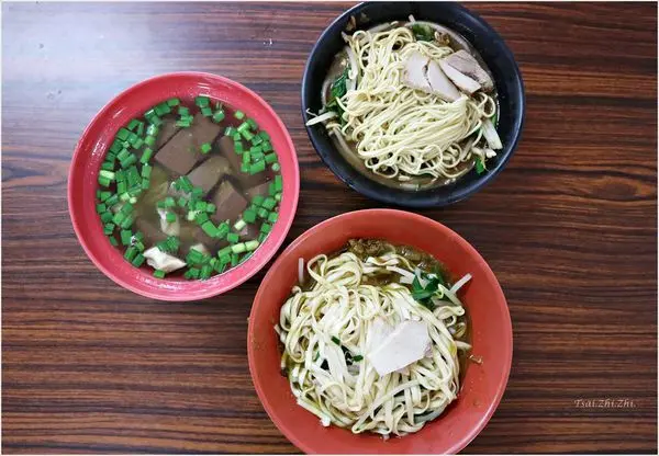 [屏東小琉球]社區麵店|在地人推薦30年老店，招牌咖哩麵