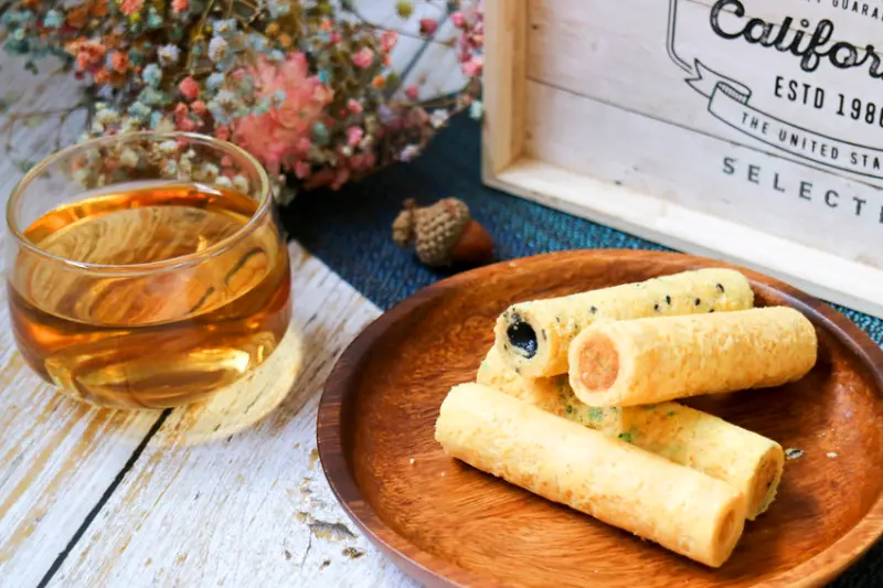 【高雄美食】青鳥旅行．蛋捲的100種可能 新開幕 高雄漢神本館B2 爆餡肉鬆蛋捲征服你的胃 秒殺的辦公室午茶點心