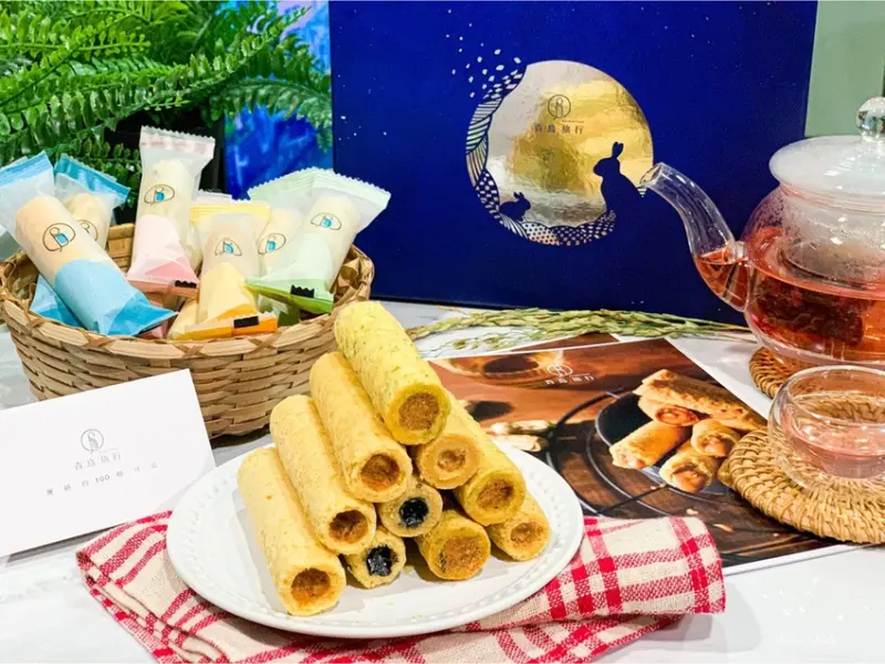 | 團購美食 | 蛋捲的100種可能/爆滿的肉鬆蛋捲真的很好吃/中秋禮盒/青鳥・旅行