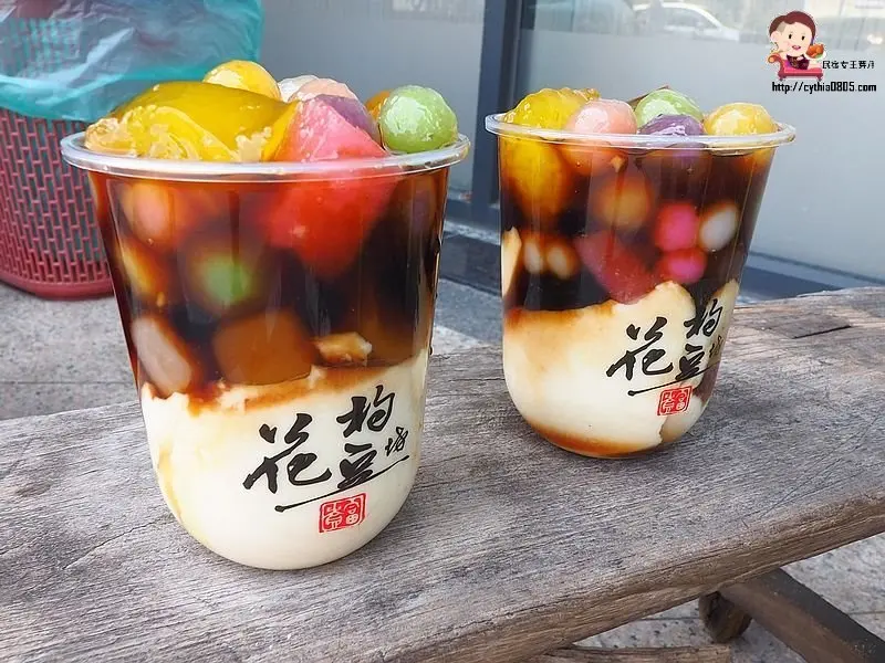 青埔也有超漂亮的豆花杯，滿滿六種配料都要爆出來了，這樣80元哦~