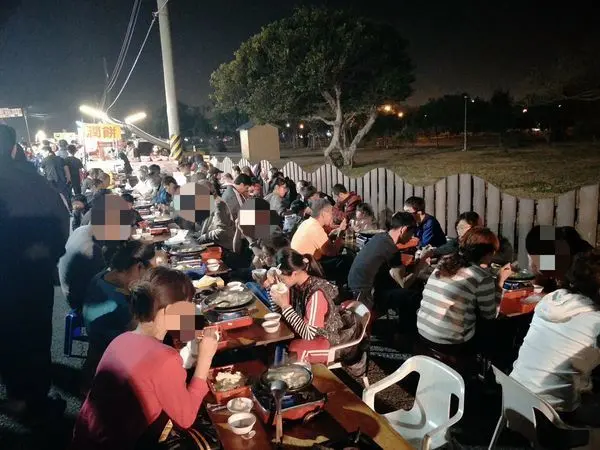 【台中美食】上好吃火鍋  ‖ 梧棲夜市美食 ‖梧棲夜市人氣火鍋每週二、五限定 。