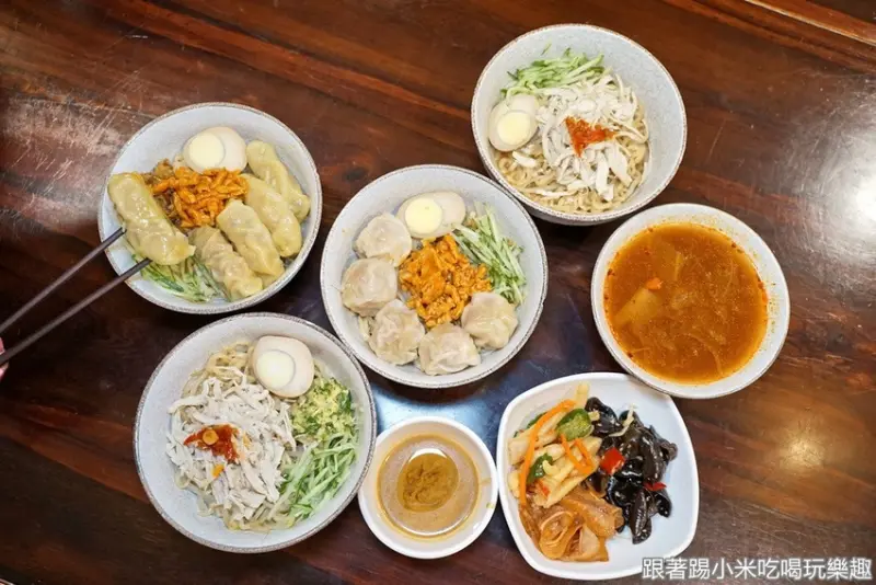 麵朝麵食專家博愛店|港式風味雲吞及水餃餡料飽滿。多種特色口味大份量乾拌麵一次滿足！