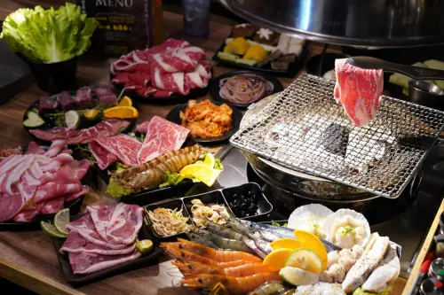 【基隆美食】月桂炭火燒肉｜基隆燒烤吃到飽｜基隆廟口｜