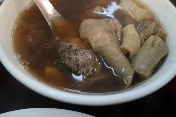 高雄三民區=<食>正宗土宰牛雜湯~在市區也能吃到的好美味＊價格公道又實在＊我的牛肉湯名單之一=
