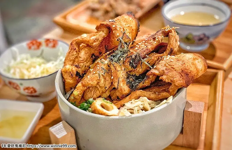 【安羽軒丼飯】台中北區永興街美食 店家真的把我肚子搞大了! 丼飯份量超級大還可以免費續白飯，CP值超級高!又不貴，很適合食量大的人!超級划算! 難怪剛開生意就超好