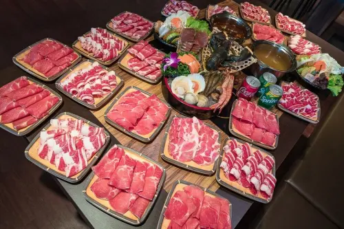 阿新筆記|享喫鍋|營業到凌晨2點，這間肉肉銀行很狂，吃雙人套餐送20盤肉