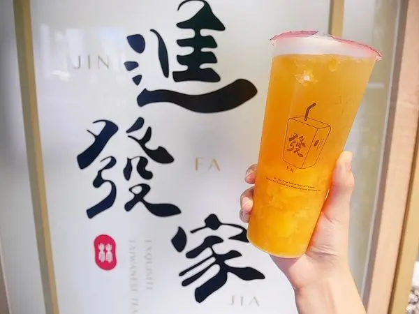 進發家 - 夏季新品上市啦!芒果系飲品大吸睛，半杯芒果用料不手軟，搭配青茶就是要解夏天的渴