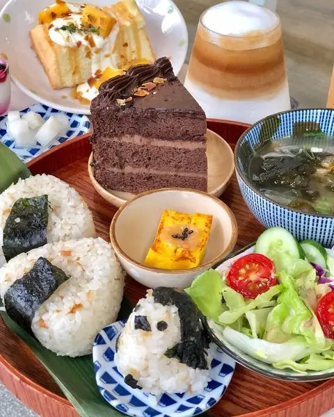 【日暖咖啡】桃園日式文青小店｜企鵝飯糰｜甜點蛋糕