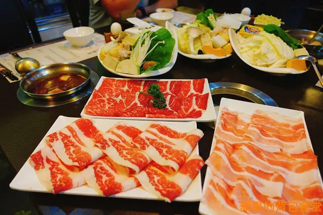 [食記] 新竹北區-上關東日式鍋物創始店 推薦個人麻辣鍋 搭配肉肉海鮮 香麻又對味 酸菜白肉鍋現正特價中 新竹美食
