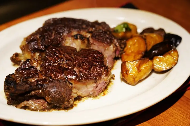 【台灣，台北市美食推薦】美味的牛排龍蝦專門店～綻1852 牛排館(前雅室牛排主廚)。
