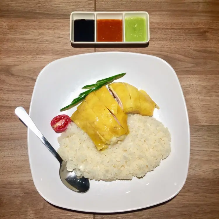 【林記海南雞飯】中山平價美食推薦｜海南雞腿鮮嫩多汁、肉骨茶清爽甘甜 - 邦妮2兔