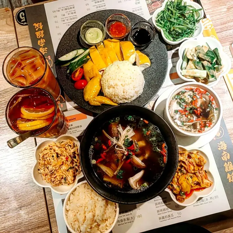 Taipei, Taiwan 林記海南雞飯/ 身在台灣，三不五時就尋找哪裡有新馬料理是有必要的💪這次，就讓我來幫大家鑒定#林記海南雞飯 😎