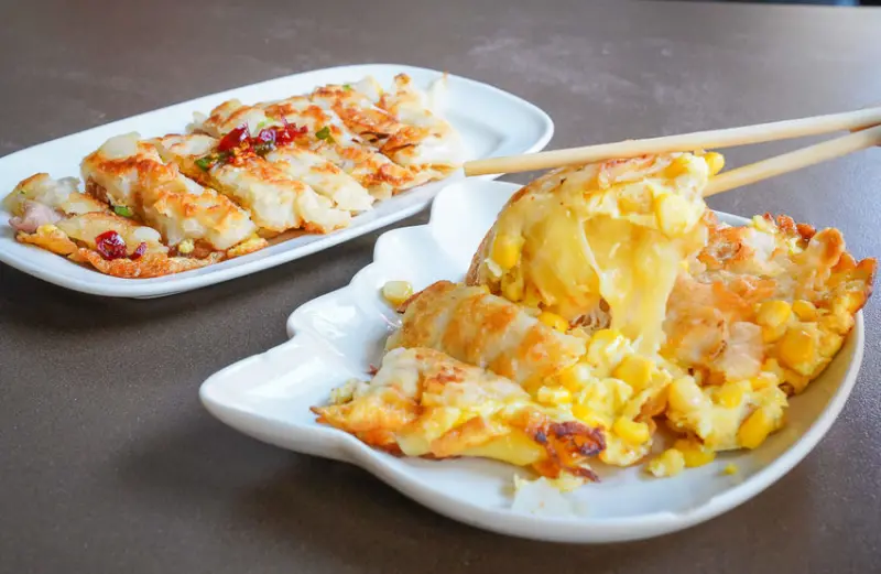 [高雄三民區美食]萬川晨食-時時排隊高醫早餐~必點爆量起司脆皮蛋餅! - 美食好芃友