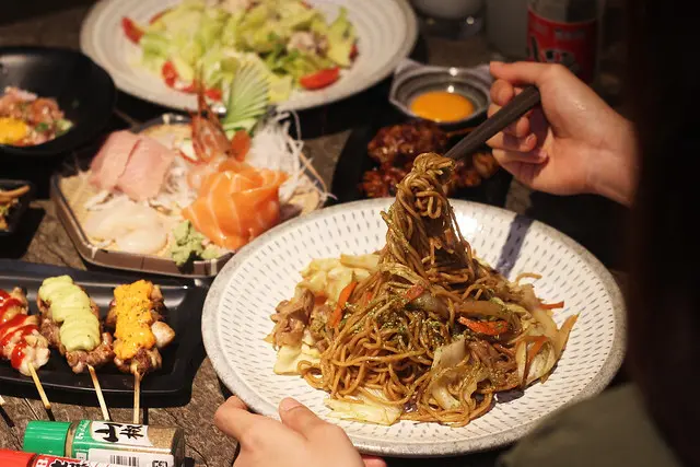 台中美食｜Yakitori心居酒屋-正統日本味串燒，日式居酒屋風格