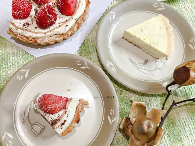 【宅配 美食】一事製菓🍋🍋🍋一生，做好一件事。台北超人氣檸檬塔，千層塔皮有層次，不愧是當家招牌，節日慶祝、解饞想吃都很推薦~
