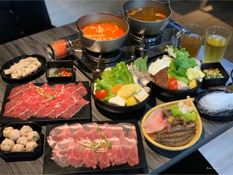 | 高雄美食 | 超愛南洋鄉村咖哩鍋濃郁順口超好吃/高應大美食/饌吉食亦