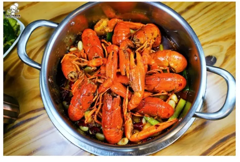 聚餐推薦獨門層次夠味的川辣道麻辣鍋物、獨家鮮熬無米鍋，道地菜色、功夫獨門風味 X 文山特區美食 - 跟著尼力吃喝玩樂＆親子生活