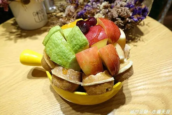 [甜點] 綠野仙蹤 Wonderland Cafe (雙連赤峰店) ~  赤峰街甜點咖啡館推薦，平日不限時! 平價好吃的麻糬鬆餅、司康、手沖咖啡