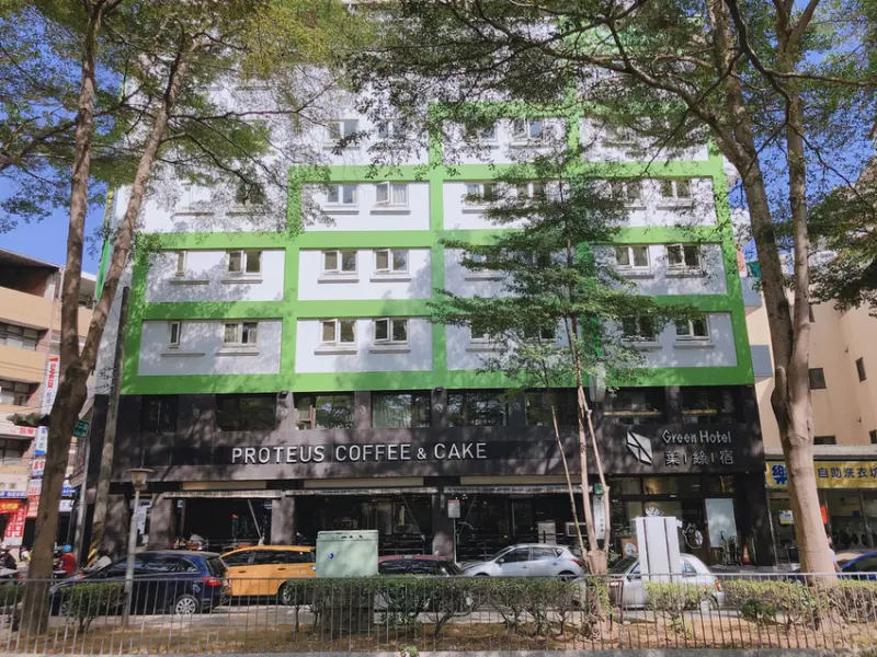 台中逢甲住宿推薦│葉綠宿旅館Green Hotel。偽出國主題好拍又好玩！走路五分鐘到逢甲夜市！親子飯店。背包客棧房型。