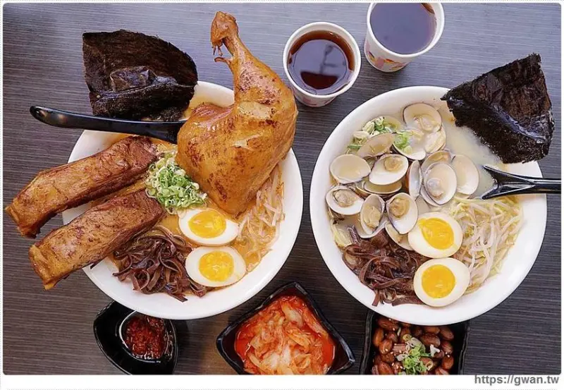 台中深夜拉麵，吃麵免費續湯、還有超限量大雞腿、霸氣豬肋排，一開店就滿滿人潮！
