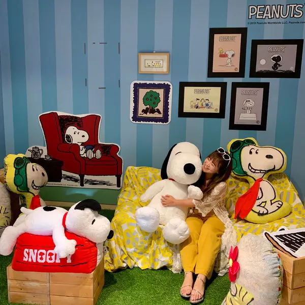 | Taiwan Taipei 台灣 台北 信義區 新光三越A8☻ 史努比快閃店 免費  | 史奴比粉手刀出發 快跟巨型史奴比一起躺沙發曬恩愛