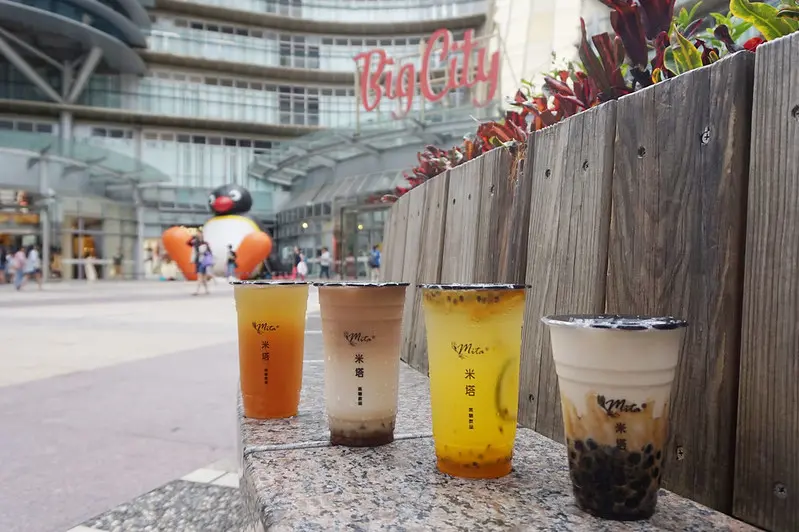 米塔黑糖-新竹巨城店。黑糖珍珠鮮奶。新竹手搖飲料推薦。結合新竹在地特色農產品的好滋味，逛累了休息一下，一起品嚐多層次的好茶吧！