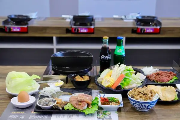 【高雄‧食記】回憶石頭火鍋 -- 左營宵夜場獨門湯頭石頭火鍋