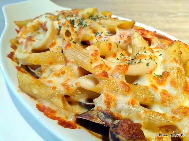 (台北捷運松山新店線三民站周邊美食)「尖牙義式廚房。Fang’s Pasta」--- 義式美食新店新開幕，莫凡彼知名餐飲集團旗下新品牌，給你異國食尚新享受!  