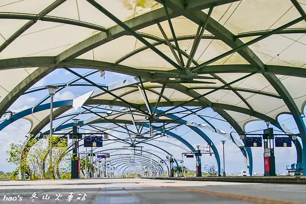 【宜蘭冬山】冬山車站 宜蘭最美的車站 - 綠色隧道、瓜棚月台，第一座高架火車站