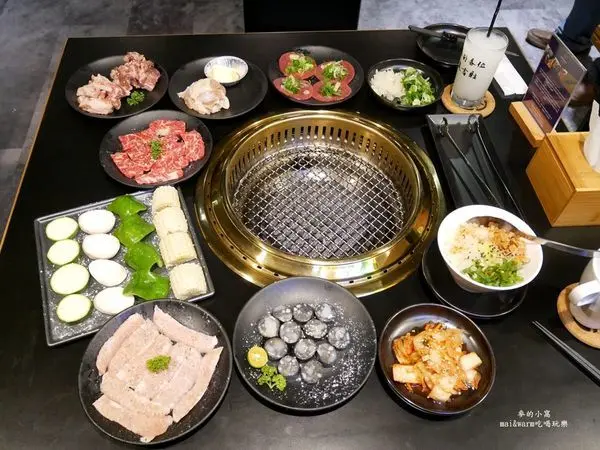 台北東區美食｜畜聚燒肉~優質的燒肉還有專人桌邊代烤服務，可享受悠閒的氛圍