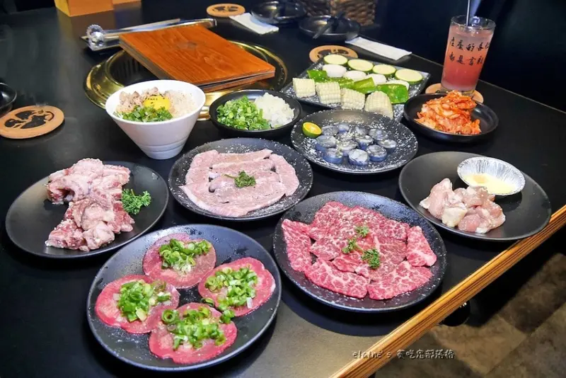 吃。台北大安《畜聚燒肉》大口吃著美味燒肉，還有專人桌邊服務喔。東區燒肉推薦。東區美食推薦