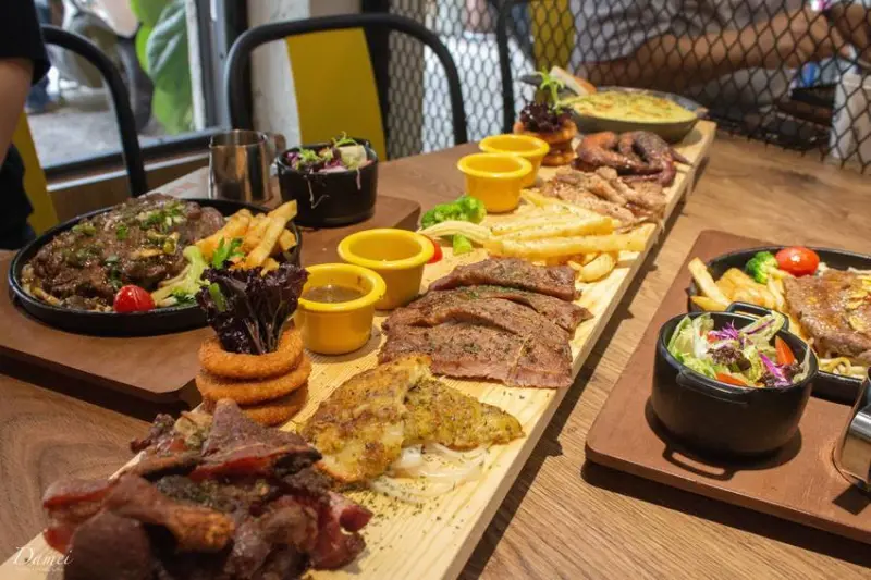 高雄苓雅｜肉肉先生Mr.zozo-大啖高雄最強牛排，還有自助吧吃到飽!