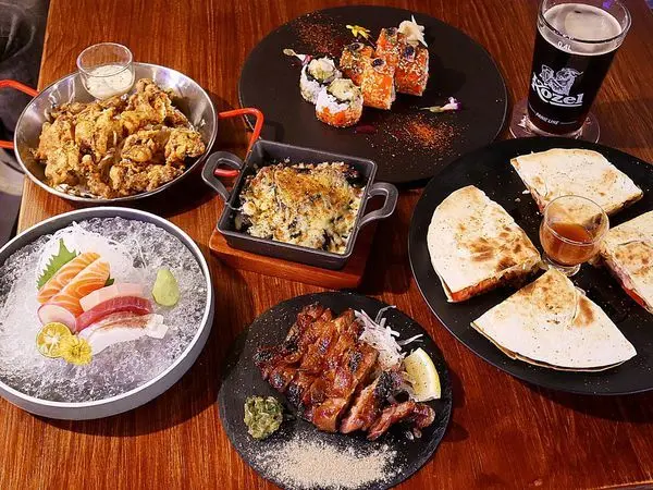 招酒餐酒館 - 台北松山區南京復興慶城街餐酒館推薦，下班苦悶無處去，來吃點小食喝些小酒，還有超健談店員陪聊天，肯定能好好紓壓一番