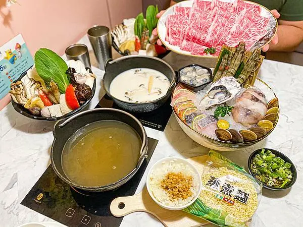 (新北樹林)築間幸福鍋物樹林秀泰店 新北樹林美食火鍋推薦 粉色大理石網美風環境 高 cp值套餐 安格斯牛小排肉質佳 多樣新鮮海鮮總匯鍋 明治冰淇淋霜淇淋飲料吃到飽