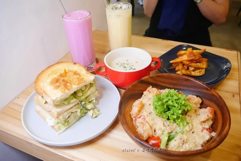 吃。新北板橋《辰時開店》用新鮮食材x小農蔬果製作，可以品嘗到最美好的味道。板橋江子翠早午餐推薦。板橋早午餐推薦