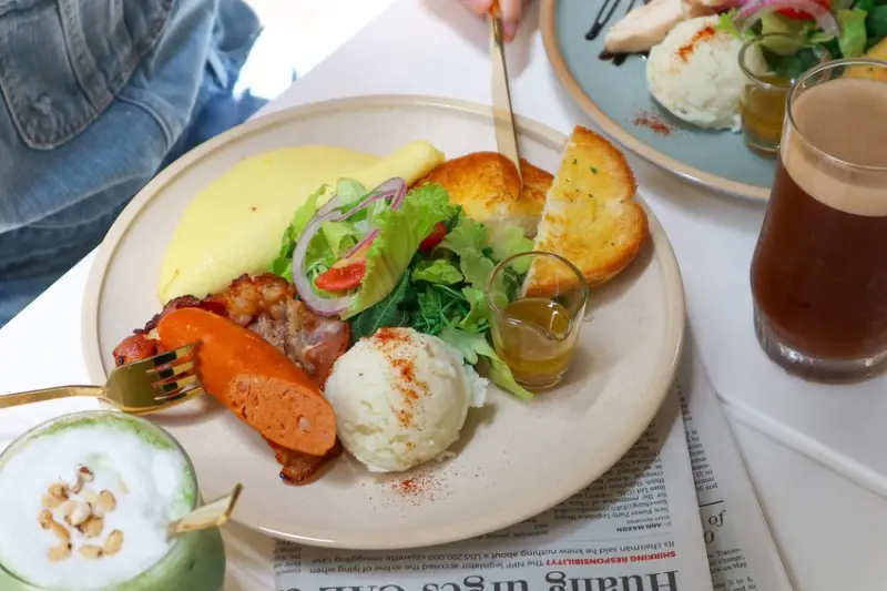 福鹿喝咖啡 Coffee Flu。用一份清新美味早午餐向你說聲日安，原來無法抗拒的，不只是咖啡（台北101/世貿站）