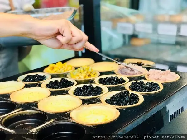 [高雄鹽埕]初一車輪燒紅豆餅 唯有用心才能做出讓愛的人安心的甜點-芮妮 妮爺NiBe食旅日常