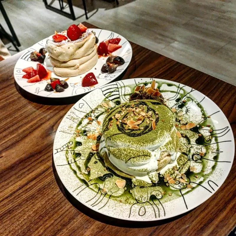 New Taipei, Taiwan 貓嘰咕自家烘焙咖啡/ 位於新埔捷運站步行4分鐘的貓咪咖啡廳，共有11隻店貓來療愈身心🐱除了下午茶，舒芙蕾，貓嘰咕還有手沖咖啡，燉飯和義大利麵🍜